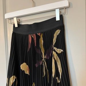 Aritzia Wilfred Twirl Skirt